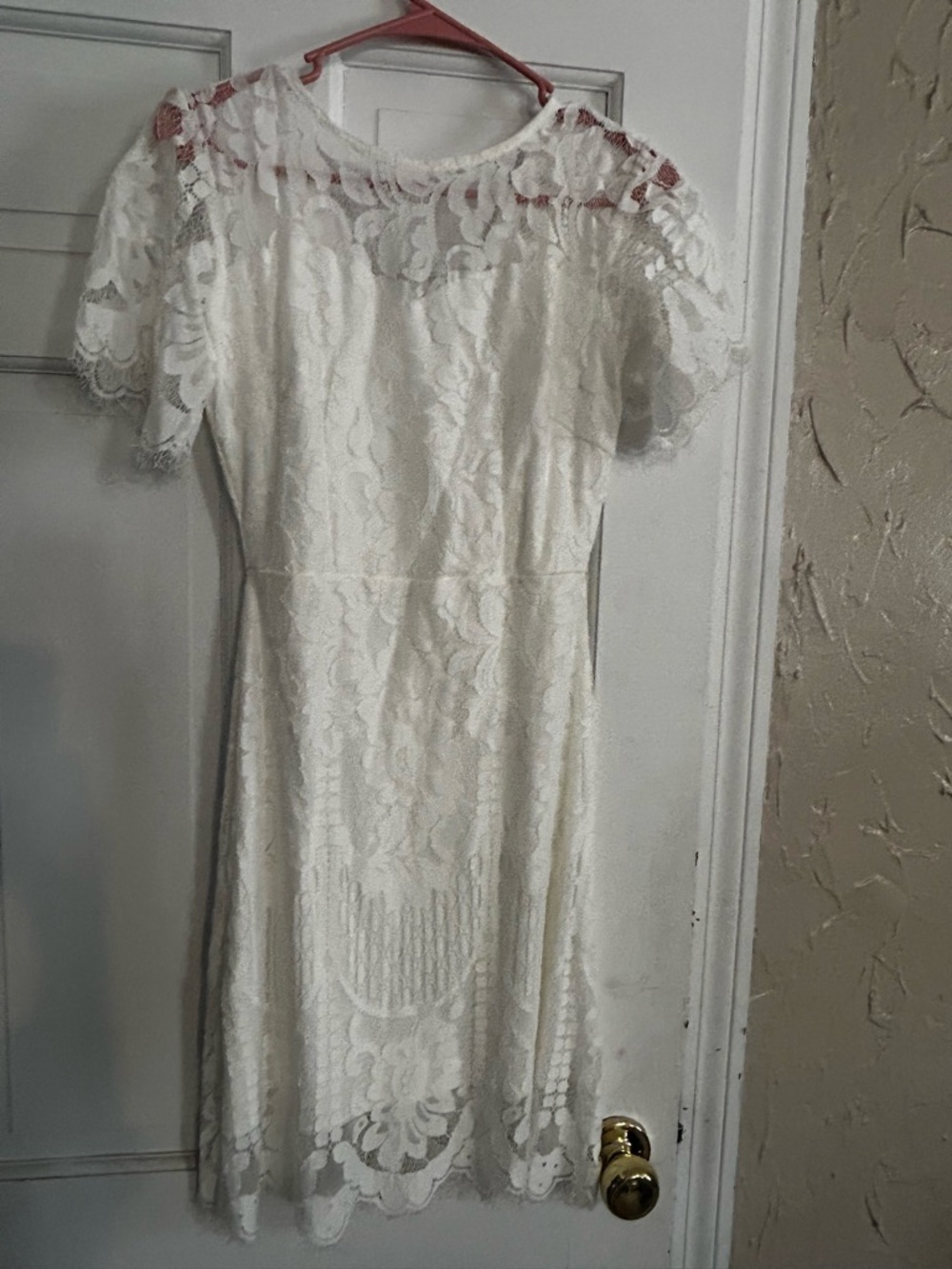 Elegant White Lace Short-Sleeve Dress